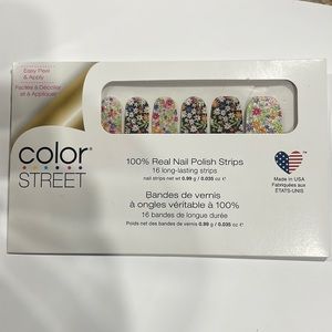 Color Street Nail Polish Strips “Daisy me Rolling” NWT